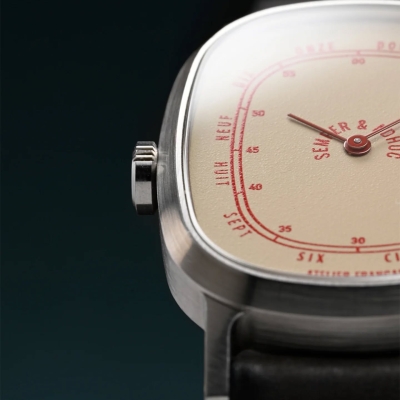 🔎⌚️The hour markings spelled out in full letters have become one of @semperadhuc signatures.
Designed in 2016 for our round model, the original Instantanée, this dial design is here adapted to the Inopinée, our oval case — a shape increasingly favoured by our collectors.
Through our personalization service, anyone can make it their own: a different shade, a different language, a different inspiration.
An idea in mind? Write to us.

 _

🔎⌚️Le marquage des heures en toutes lettres est devenu l'une des signatures de l'atelier @semperadhuc . Dessiné en 2016 pour notre modèle rond, l'Instantanée originale, ce dessin de cadran est ici adapté à l'Inopinée, notre boitier ovale, une forme de plus en plus plébiscitée par nos collectionneuses et collectionneurs. Grâce à notre service de personnalisation, chacune et chacun peut se l’approprier : une autre teinte, une autre langue, une autre inspiration. 
Une idée en tête ? Écrivez-nous.

#watches #independentwatchmaking #madeinfrance🇫🇷 #customwatch #watchesofinstagram

📷 Colin de Tonnac - Nikon zf - Nikkor Z MC 105mm.
