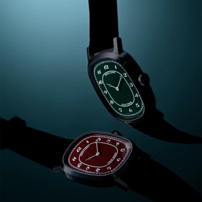 🔎⌚️Two bespoke Inopinées, made in France, drawing on the style inherited from Parisian watchmakers of the late 18th century. A traditional design language, presented in a modern guise, fitted with a restored vintage movement. 
This is what the customisation service at the @semperadhuc workshop offers — a colour, a style, an inspiration. Colin will discuss your ideas with you, explore the possibilities, sketch designs, make suggestions and then craft your watch. 
Got an idea in mind? Drop us a line.

(🇨🇵Français ⬇️)

🔎⌚️Deux Inopinées personnalisées fabriquées en France, empruntant le style hérité des horlogers parisiens de la fin du XVIIIe siècle. Un vocabulaire graphique ancien, porté par un habillage moderne, équipé d'un mouvement ancien restauré. 
C'est ce que permet le service de personnalisation de l'atelier @semperadhuc — une couleur, un style, une référence. Colin échange avec vous, étudie les possibilités, dessine, propose puis confectionne. Une idée en tête ? Écrivez-nous.

#independentwatchmaking #customized #watchcollector #horology
#atelierfrancais

📷 Colin de Tonnac / Nikon zf